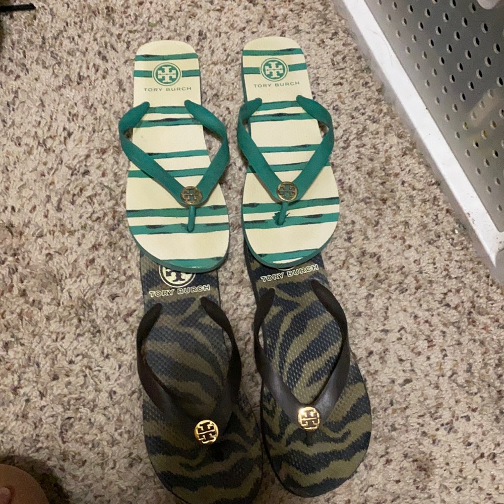 2 pairs of tory burch flip flops 🥰